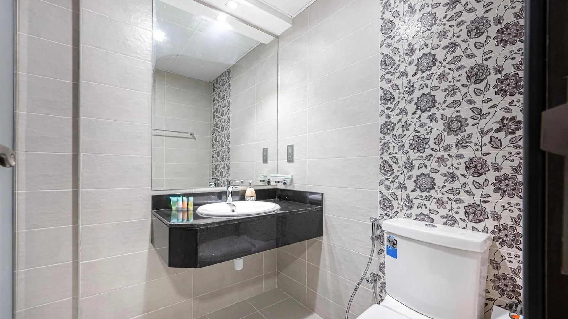 Modern Studio Close To Dubai Silicon Oasis 0*,